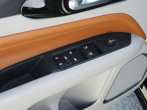 Used 2023 Jeep Compass Limited w/ Elite Group image 18