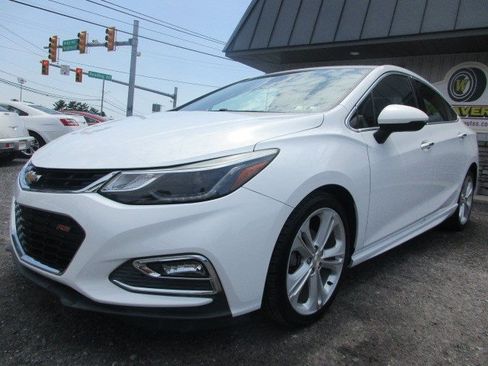 Used 2018 Chevrolet Cruze Premier FWD image 4