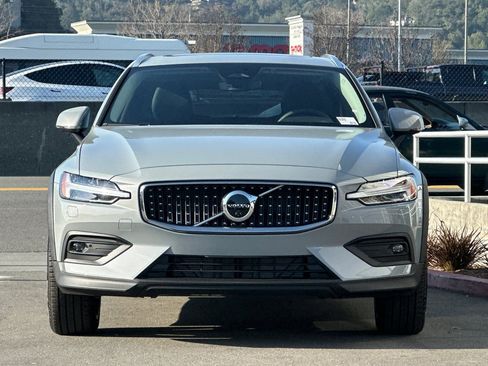 New 2026 Volvo V60 B5 Cross Country Plus w/ Climate Package AWD/4WD image 10