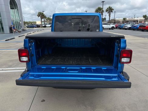 Used 2025 Jeep Gladiator Sport image 8