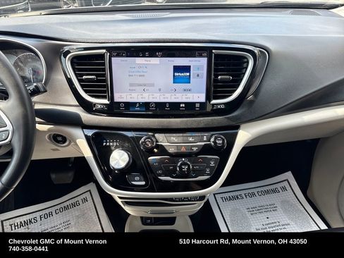 Used 2023 Chrysler Pacifica Touring-L FWD image 34