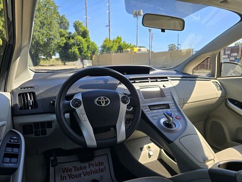Used 2014 Toyota Prius Three FWD image 17