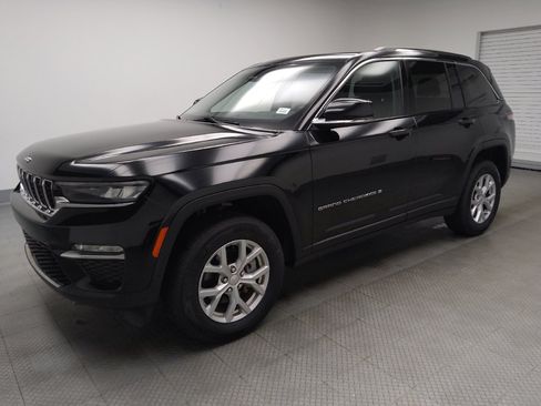 Used 2023 Jeep Grand Cherokee Limited AWD/4WD image 2