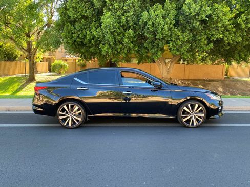 Used 2019 Nissan Altima 2.5 Platinum AWD/4WD image 8