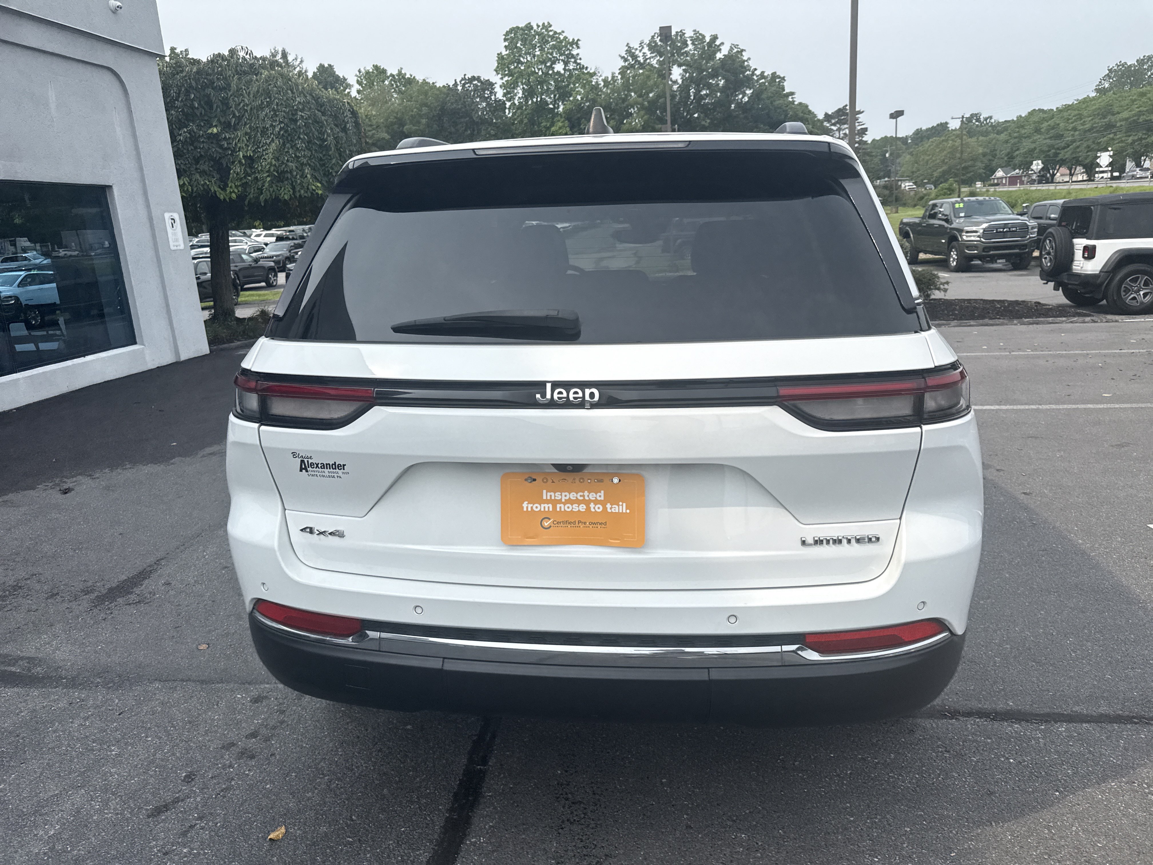 Used 2023 Jeep Grand Cherokee Limited AWD/4WD image 4