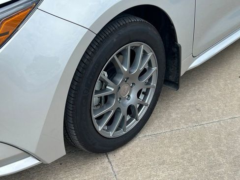 Used 2026 Toyota Corolla LE FWD image 9