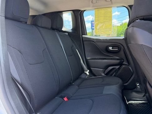 Used 2020 Jeep Renegade Altitude AWD/4WD image 12