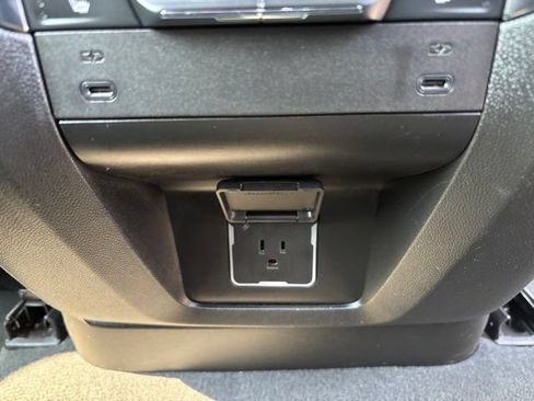 Used 2025 Chevrolet Suburban Premier AWD/4WD image 35