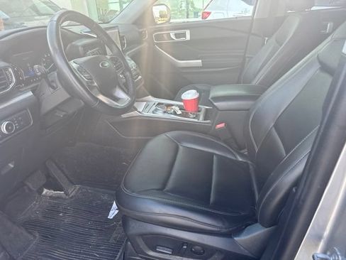 Used 2022 Ford Explorer XLT w/ Equipment Group 202A AWD/4WD image 7