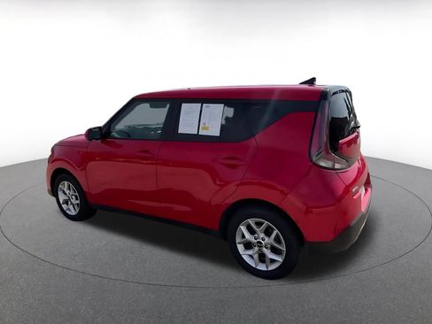 Used 2025 Kia Soul LX w/ LX Technology Package FWD image 9