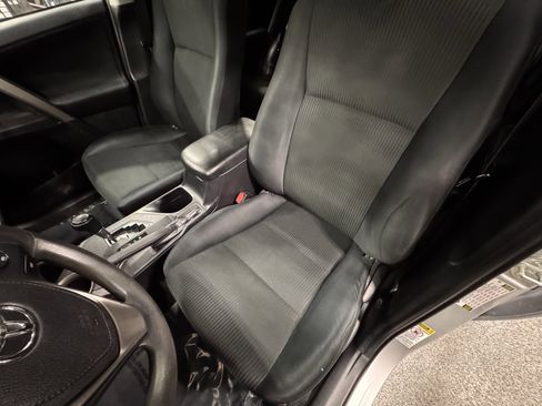 Used 2015 Toyota RAV4 LE FWD image 17
