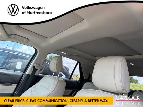 Used 2018 Ford Explorer Platinum AWD/4WD image 11
