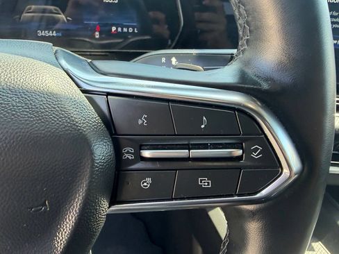 Used 2025 Chevrolet Equinox LT AWD/4WD image 16