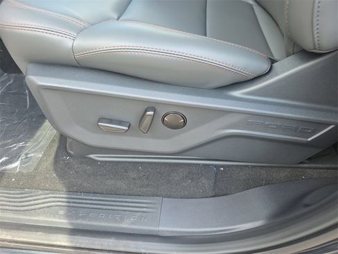 New 2025 Ford Expedition Active image 12