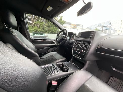 Used 2018 Dodge Grand Caravan SXT w/ Blacktop Package image 19