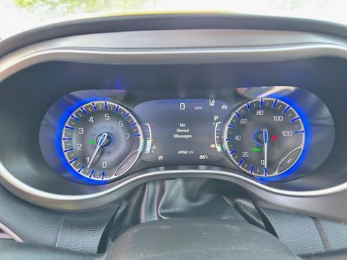 Used 2023 Chrysler Pacifica Touring-L FWD image 85