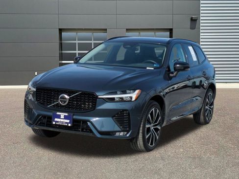 Certified 2025 Volvo XC60 B5 Plus image 3