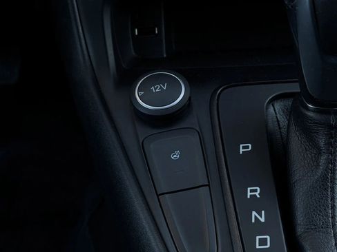 Used 2016 Ford Focus SE w/ SE Cold Weather Package image 32