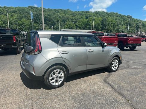 Used 2024 Kia Soul LX w/ Option Group 015 FWD image 6