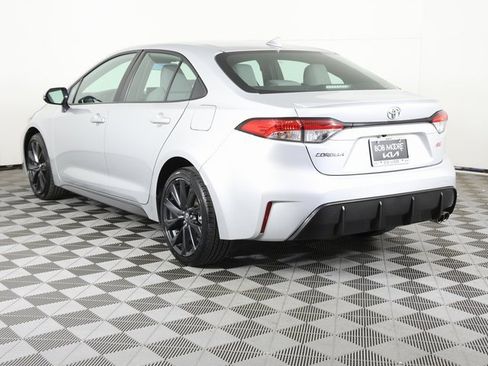Used 2024 Toyota Corolla SE image 6