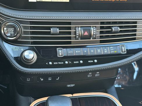 Used 2025 Lexus LS 500 w/ Interior Upgrade Package image 21