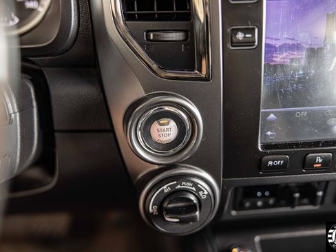 Used 2017 Nissan Titan Platinum Reserve image 24