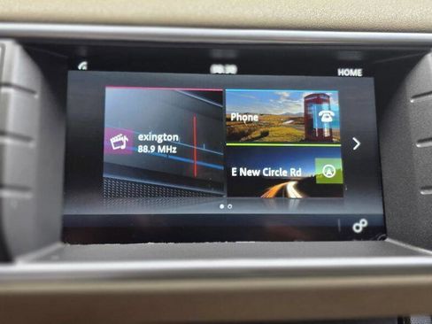 Used 2019 Land Rover Range Rover Evoque SE Premium image 14