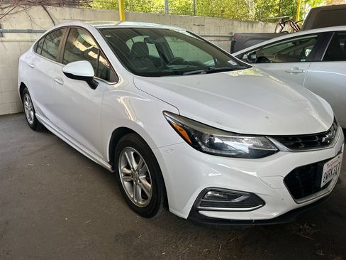 Used 2018 Chevrolet Cruze LT w/ RS Package FWD image 2