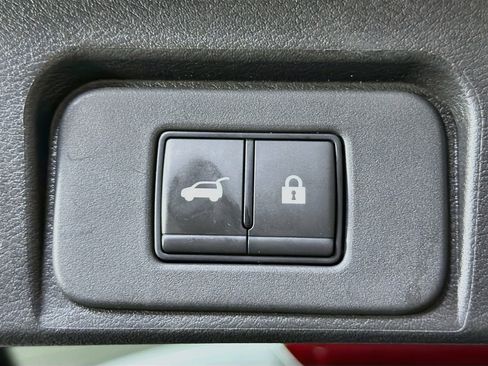 Used 2025 Nissan Rogue SV FWD image 28