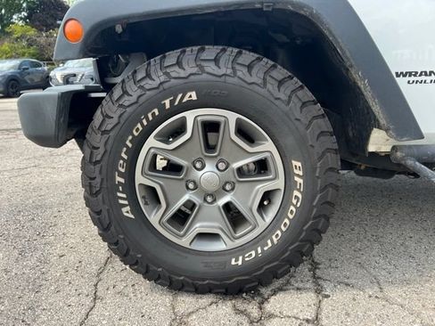 Used 2015 Jeep Wrangler Unlimited Rubicon w/ Connectivity Group AWD/4WD image 29