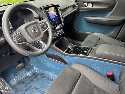 Used 2023 Volvo XC40 Recharge Ultimate image 10