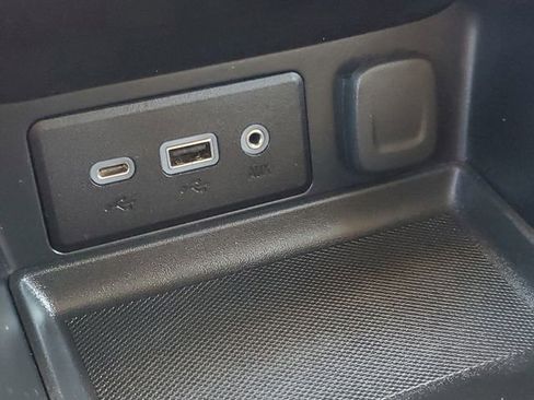 Used 2023 GMC Terrain SLE w/ Driver Convenience Package image 24