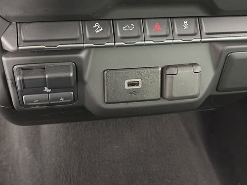 Used 2019 Chevrolet Silverado 1500 Custom Trail Boss w/ Custom Convenience Package image 23