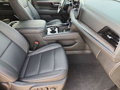 Used 2025 Chevrolet Tahoe LT w/ Comfort Package RWD image 29