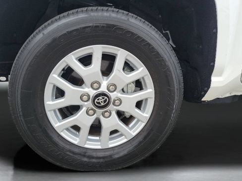 Used 2024 Toyota Tacoma SR5 w/ SR5 Upgrade Package AWD/4WD image 30