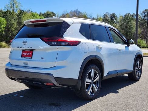Used 2025 Nissan Rogue SL image 5