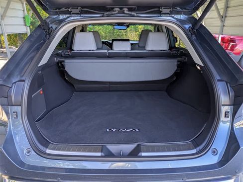 Used 2024 Toyota Venza Limited image 12