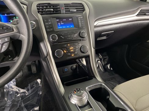 Used 2018 Ford Fusion S FWD image 26