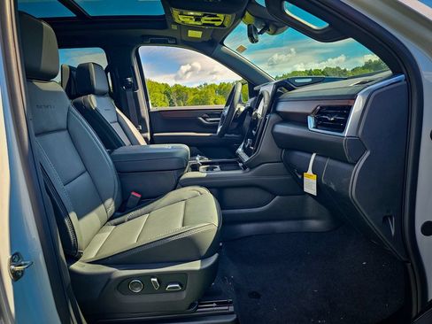 New 2026 GMC Yukon XL Denali w/ Denali Reserve Package AWD/4WD image 35