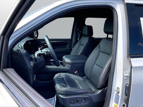 Used 2025 Chevrolet Tahoe RST w/ Comfort Package AWD/4WD image 16