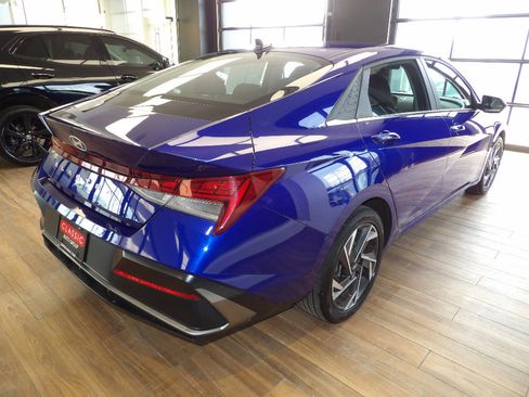 Used 2025 Hyundai Elantra SEL image 6