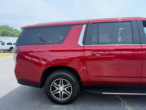 Used 2021 Chevrolet Suburban Premier AWD/4WD image 12