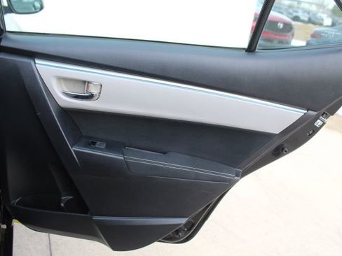 Used 2015 Toyota Corolla LE image 32