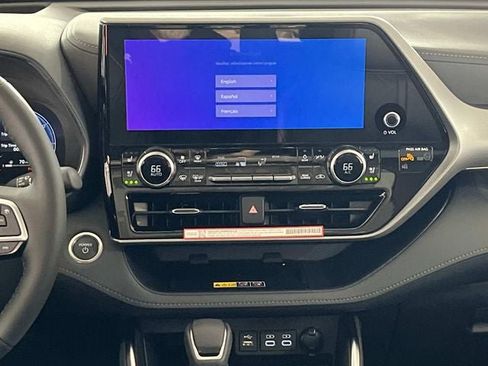 New 2026 Toyota Highlander Platinum image 15