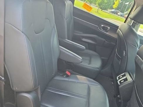 Certified 2023 Kia Sorento EX AWD/4WD image 4