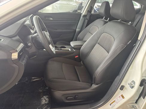 Used 2025 Nissan Altima 2.5 SV FWD image 37