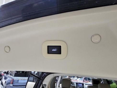 Used 2015 INFINITI QX80 4WD w/ 22" Wheel Package image 14