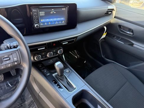 Used 2025 Nissan Kicks S image 21