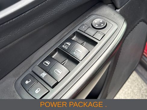 Used 2019 Jeep Cherokee Trailhawk w/ Cold Weather Group AWD/4WD image 9