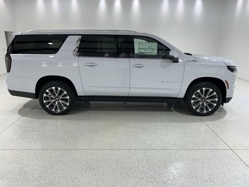 New 2026 Chevrolet Suburban High Country AWD/4WD image 6